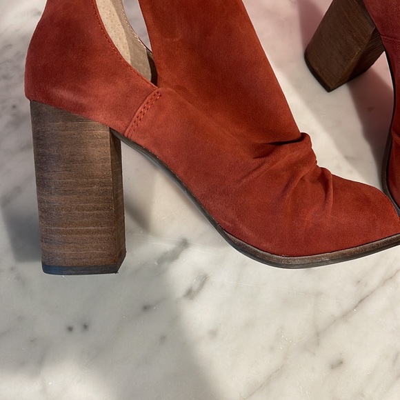 Kristin Cavallari/ Chinese Laundry suede shoes - Picture 5 of 13